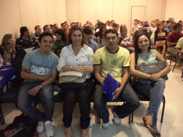 TÉCNICOS DA 10ª CREDE E PROFESSORES DO ENSINO MÉDIO NAS OFICINAS ENEM 2013
