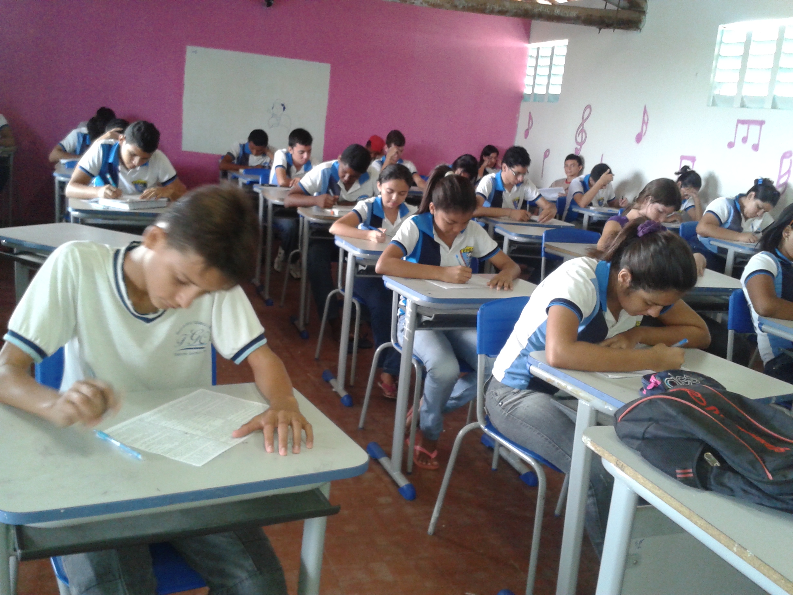A ESCOLA FRANCISCO GUERREIRO CHAVES REALIZOU SIMULADO ENEM NAS ÁREAS DE CIÊNCIAS HUMANAS E DA NATUREZA NESTE SÁBADO, dia 28/08/2013.