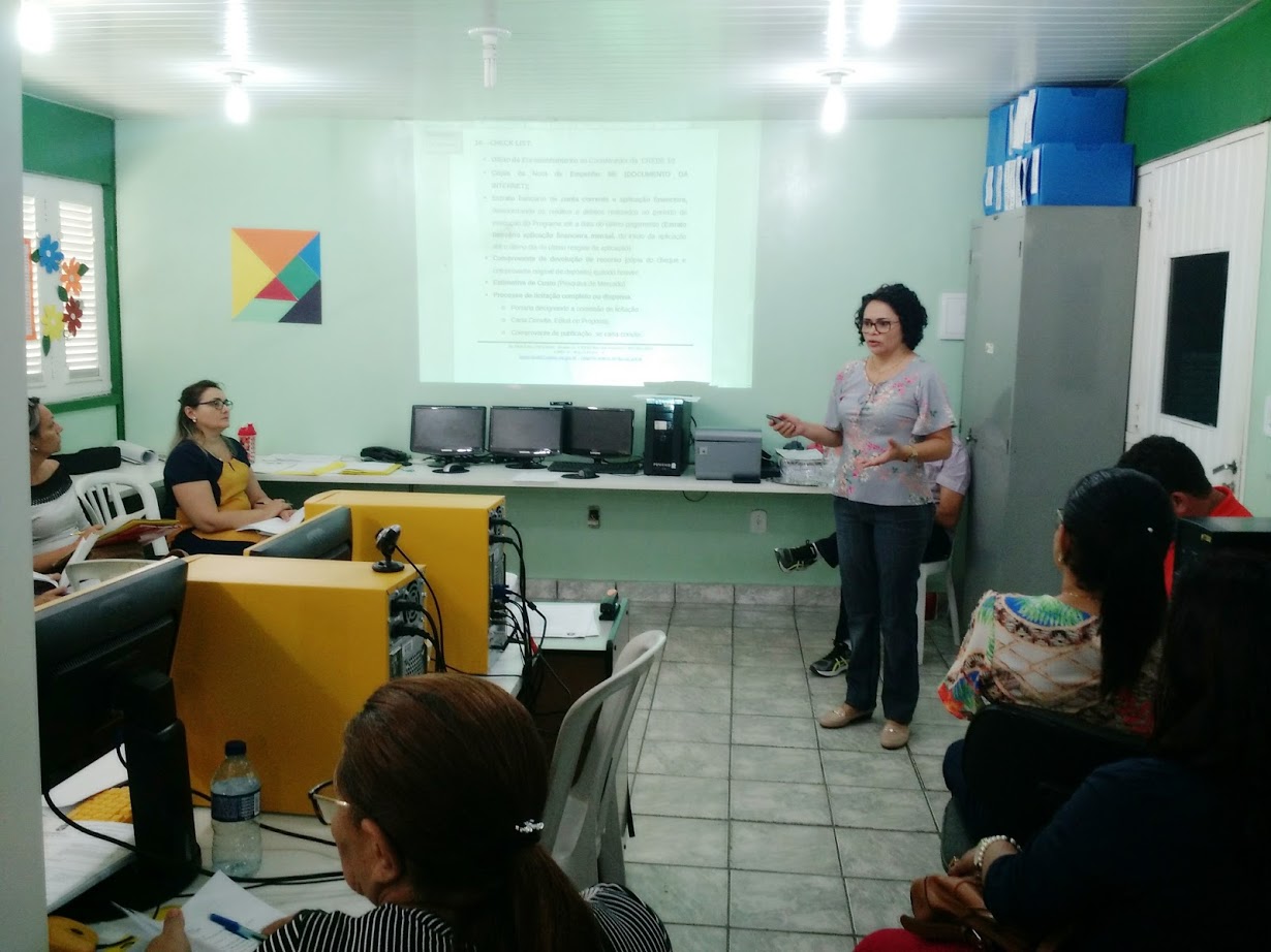 CREDE 10 realiza encontro orientativo sobre prestação de contas para escolas do Prêmio Escola Nota 10
