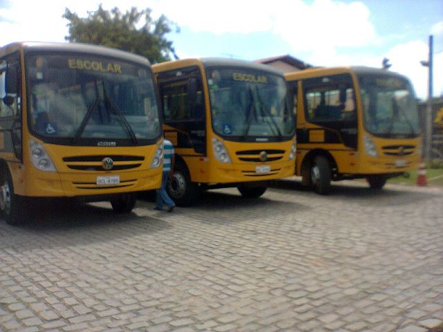 Governo do Estado doa 03 ônibus escolares ao município de Solonópole