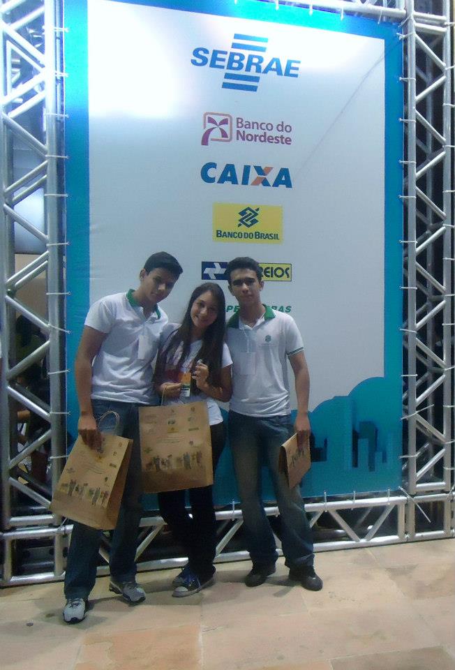 Escola Profissional Antonio Rodrigues de Oliveira Visitam a FRUTAL 2012 em Fortaleza- Senador Pompeu-CE