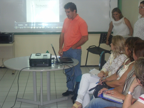 Secretárias Escolares Participam de Encontro na CREDE de Senador Pompeu