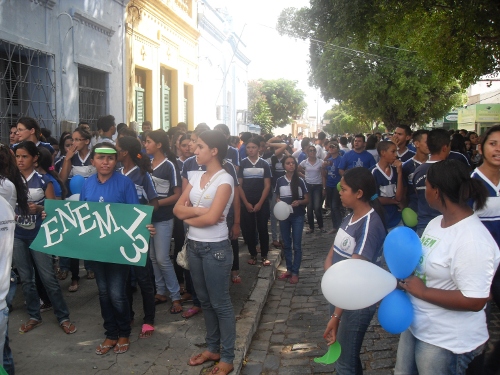 CREDE 14 realiza inauguração  do Comitê #PartiuEnem com caminhada