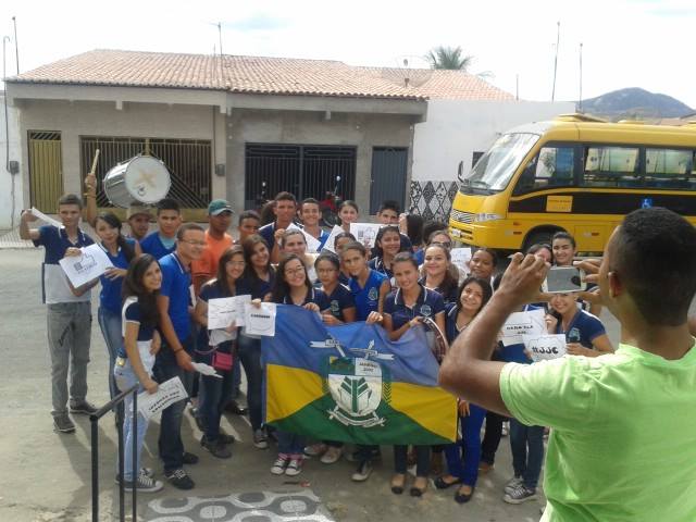 E.E.E.P Antonio Rodrigues  realizou Carreata pelas ruas em Pedra Branca, lançamento oficial ENEM 2014