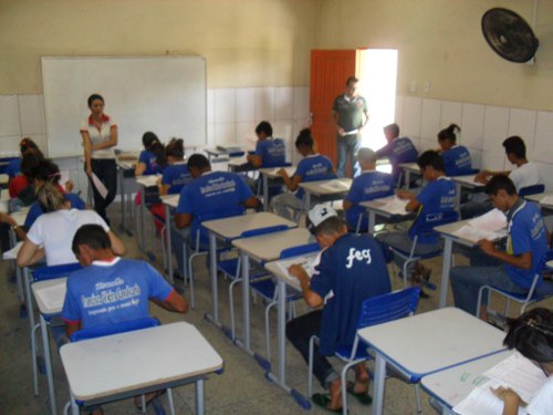 EEM Francisco Vieira Cavalcante realiza simulado ENEM 2014