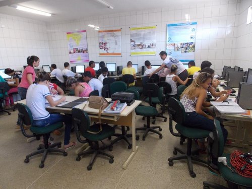 O Laboratório de Informatica da Elza Gomes Martis realizou Expanação escrita de documentos, textos em geral para alunos do 2º B (Tarde)