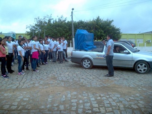 EEEP Professor Plácido Aderaldo Castelo realizou caminhada ENEM 2015