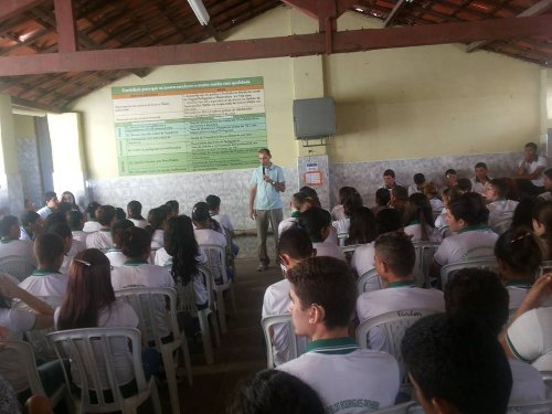 Palestra com Pe. Gil na EEM Marechal H. de Alencar Castelo Branco