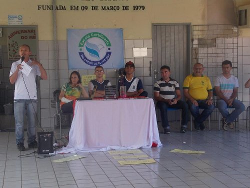 A EEM Marechal Humberto Castelo Branco comemora  hoje o dia municipal da Paz