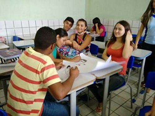 EEM Ananias do Amaral Vieira realizou homenagem à MULHER no Programa Geração da Paz