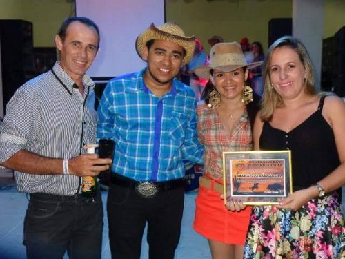 A EEM Ananias do Amaral Vieira recebeu uma homenagem do Leo Clube de Mombaça -CE