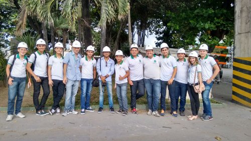 Alunos do   Curso de  Adminitração de  EEEP Prof. Plácido  Aderaldo  Castelo  fazem     visita   técnica  ao  Porto   do  Mucuripe