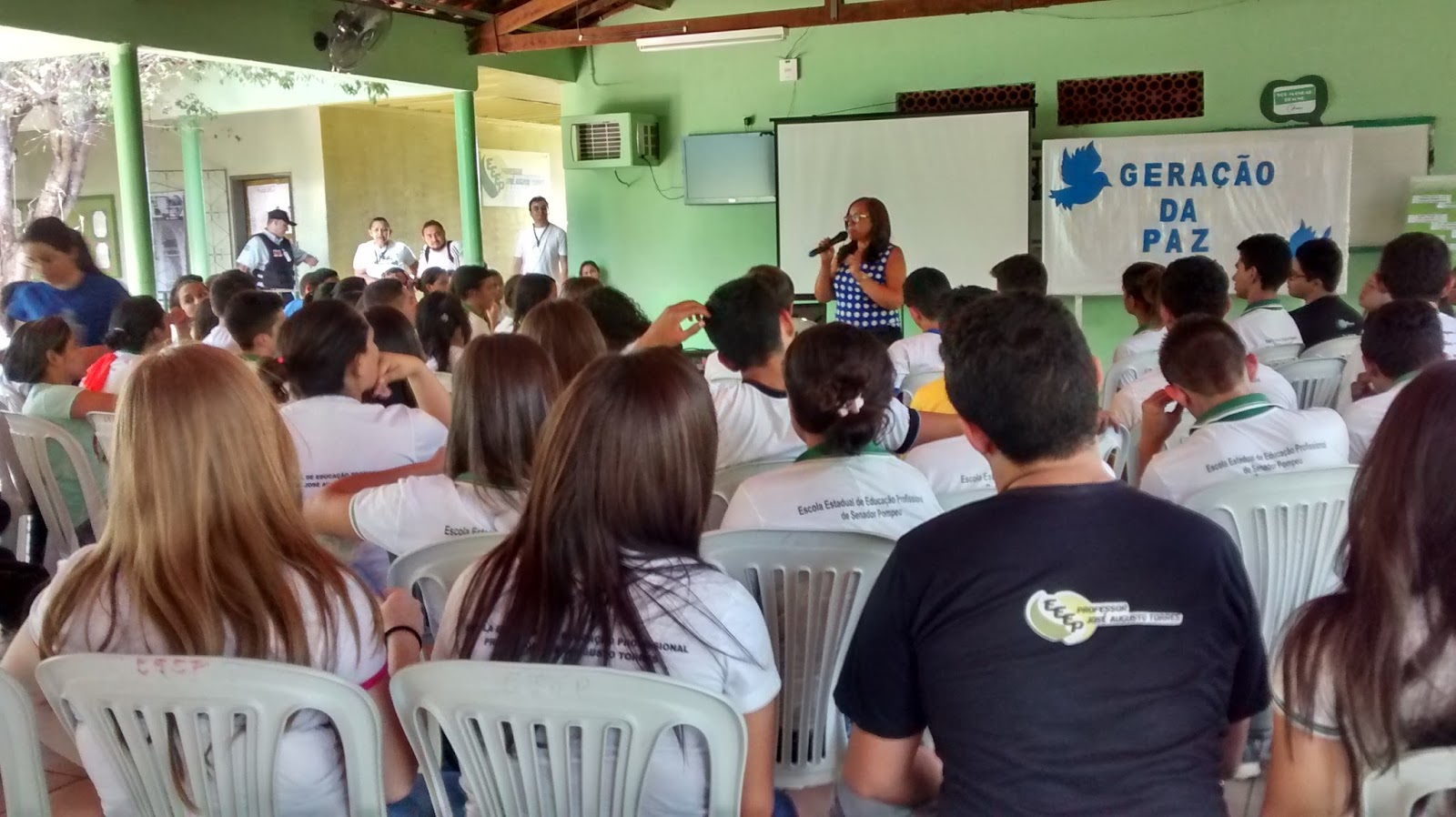 Ex-integrantes da EEEP José Augusto Torres voltam à escola e ministram palestra de motivação para o ENEM.
