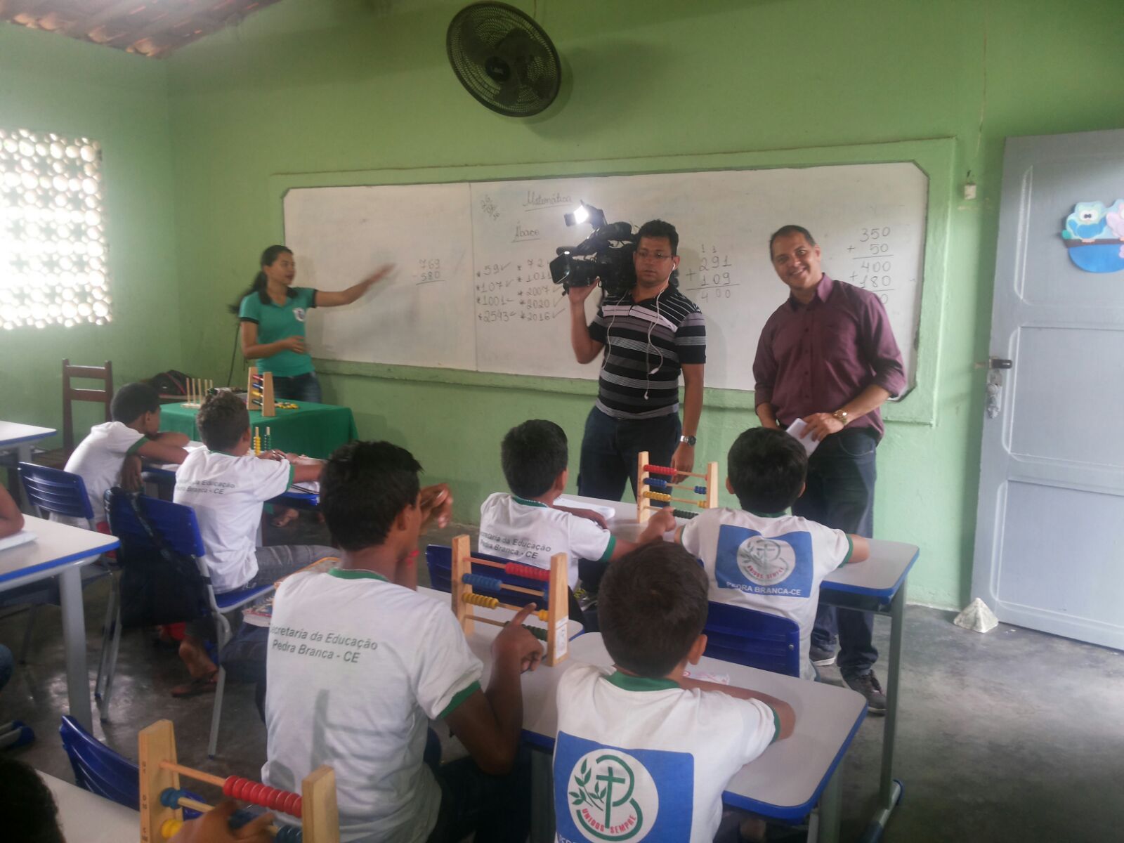 CREDE 14 parabeniza escola de Pedra Branca pelos seus expressivos resultados.