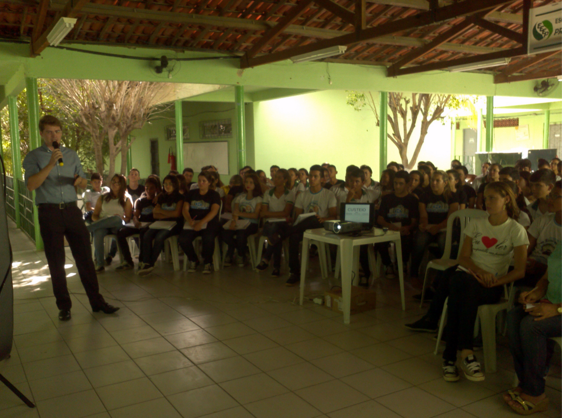 EEEP Professor José Augusto Torres realiza palestra: “As Escolas Profissionalizantes, o Mercado de Trabalho e as Redes Sociais”.