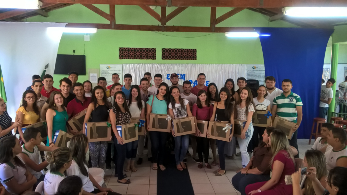 CREDE 14 realiza a entrega dos notebooks pela premiação do SPAECE/ENEM 2013.