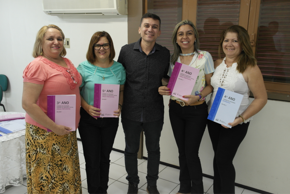 CREDE 14 faz entrega do material estruturado para os alunos do Ensino Fundamental