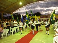 Secretária Izolda Cela inaugura quadra poliesportiva do Liceu de Tauá.