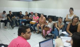 Professores da EEM Mª José Coutinho – Quiterianópolis em reunião para lotação na CREDE 15.