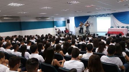 Alunos da CREDE 15 são recepcionados no evento #chegueiensinomedio.