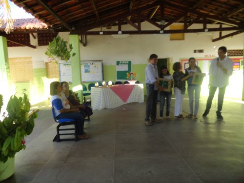 Alunos da EEM Prof. Antonio Albuquerque recebem premiação do SPAECE 2011