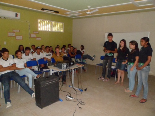 Alunos do Projeto E- jovem divulgam novas matrículas para os alunos da comunidade escolar do Filgueiras Lima