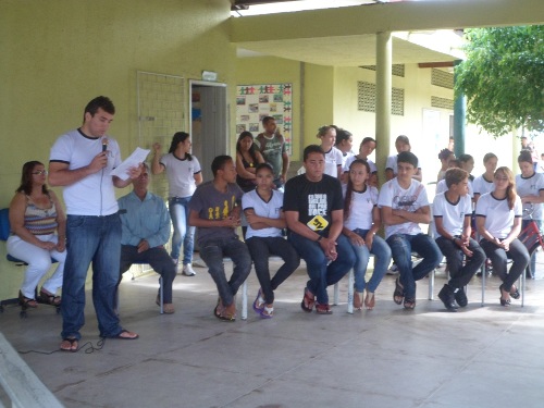 Escola filgueiras Lima realiza debate entre as chapas concorrentes ao Grêmio Estudantil 2013