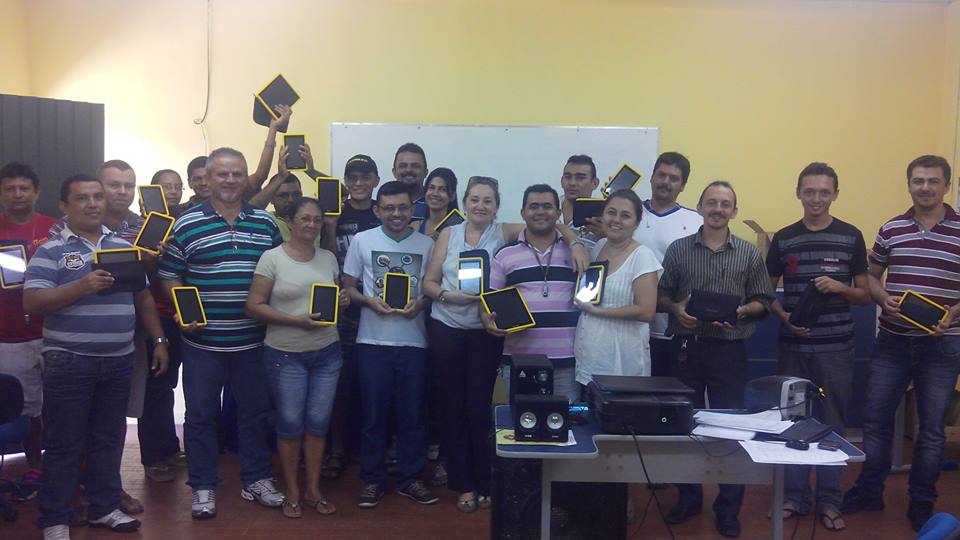 Entrega dos Tablets educacionais na EEM Luiza Tavora