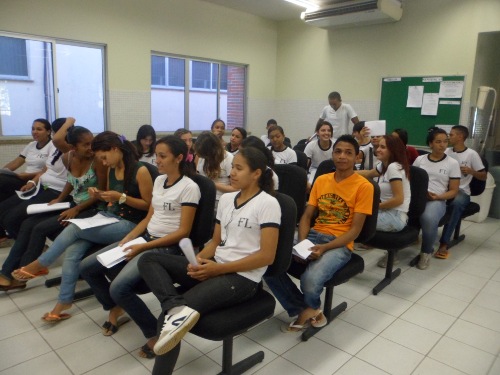 Alunos da Escola Filgueiras Lima vão ao Cartório Eleitoral adquirir o título de eleitor