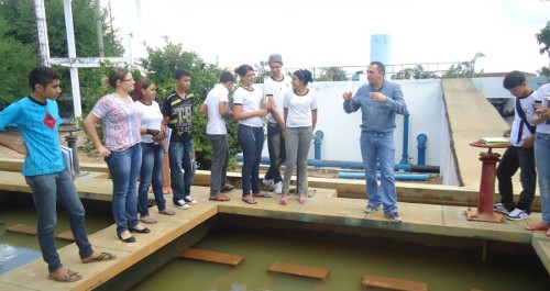Alunos das turmas de 1º ano da Escola Filgueiras Lima na Estação de Tratamento de Água