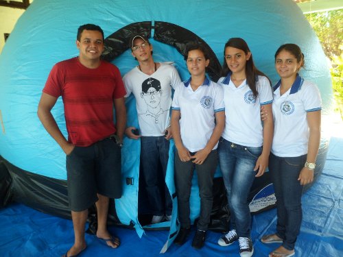 EEM Gov. Adauto Bezerra recebe visita do planetário Asterdomus