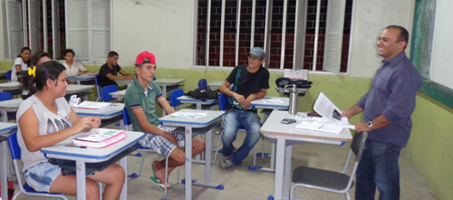 Escola Filgueiras Lima realiza aulões noturnos na jornada final do Enem 2013
