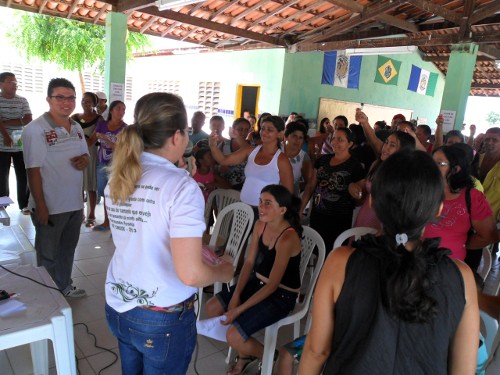 EEM Francisco Assis Vieira realiza encontro com as famílias