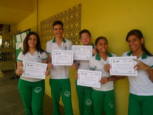 Alunos da EEEP Alfredo Nunes de Melo recebem certificados do curso Direitos Humanos e Geração da Paz