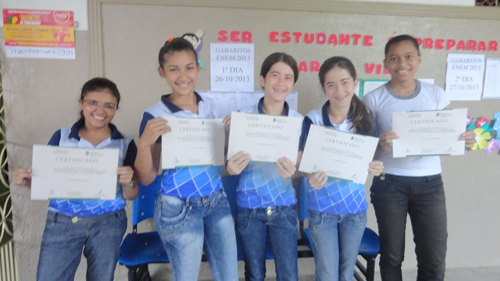 EEM Prof. Antonio Albuquerque realiza entrega de certificados do curso de informática