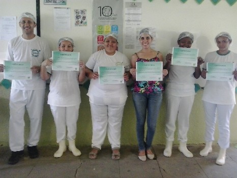 EEEP Alfredo Nunes de Melo registra curso para os funcionários da cantina