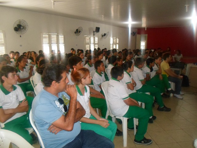 EEEP Alfredo Nunes de Melo realiza o Seminário SPAECE 2014