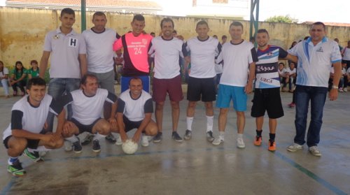 EEM Filgueiras Lima Promove Jogo de Futsal entre Professores e Alunos