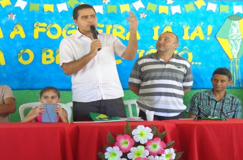 EEEP Amélia Figueiredo de Lavor recepciona novo Diretor