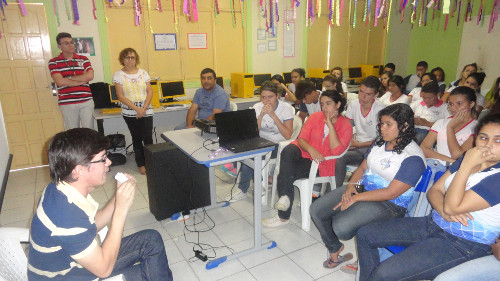 Motivação pré -ENEM e entrega de kits alimentação- EEM Antônio Albuquerque