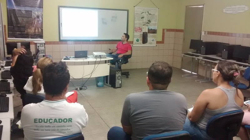 EEEP Alfredo Nunes de Melo realiza curso de informática para seus professores