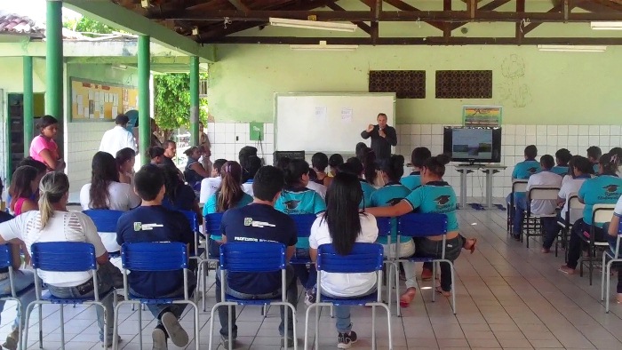 Escola Adauto Bezerra inova com desfile na Semana do Meio Ambiente
