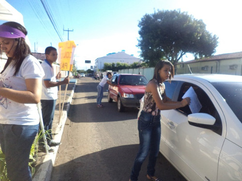 EEM Gov. Adauto Bezerra realiza blitz ecológica