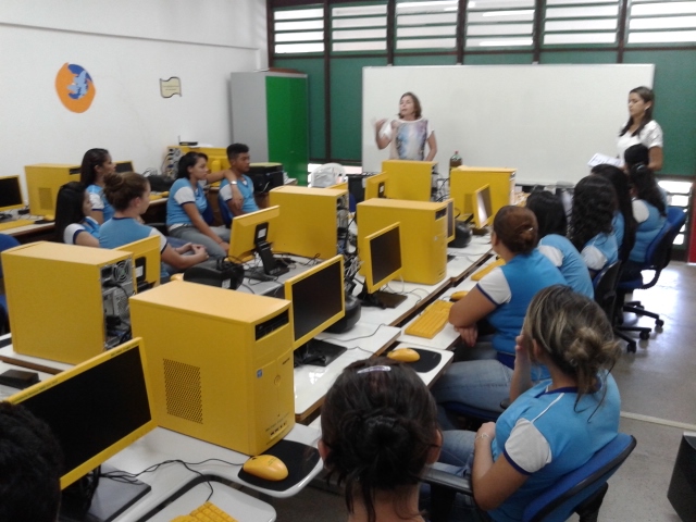 O Laboratório Escolar de Informática – LEI do Liceu de Acopiara  realiza oficina de informática e produção textual