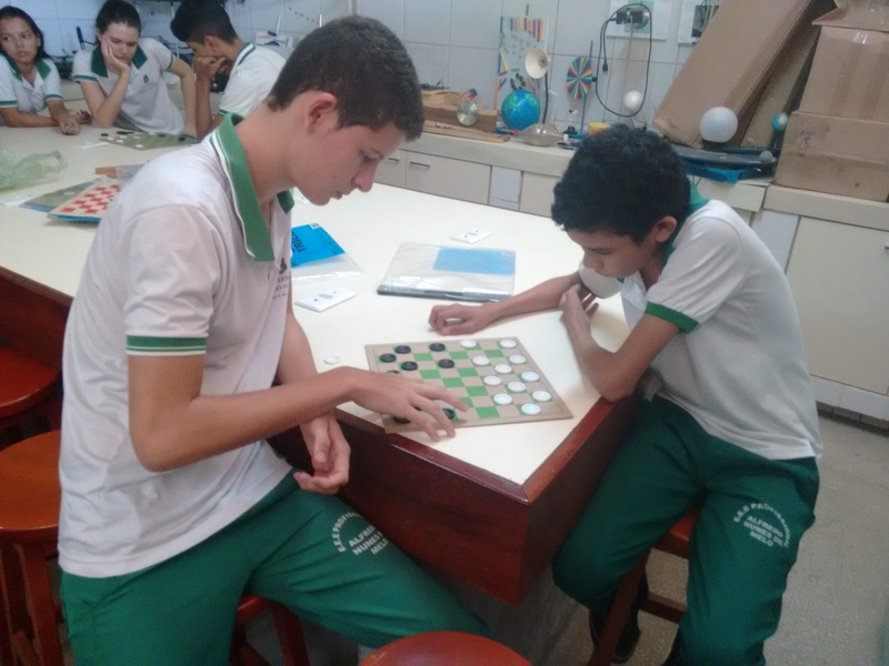 A EEEP Alfredo Nunes de Melo realizou um campeonato de damas com seus alunos