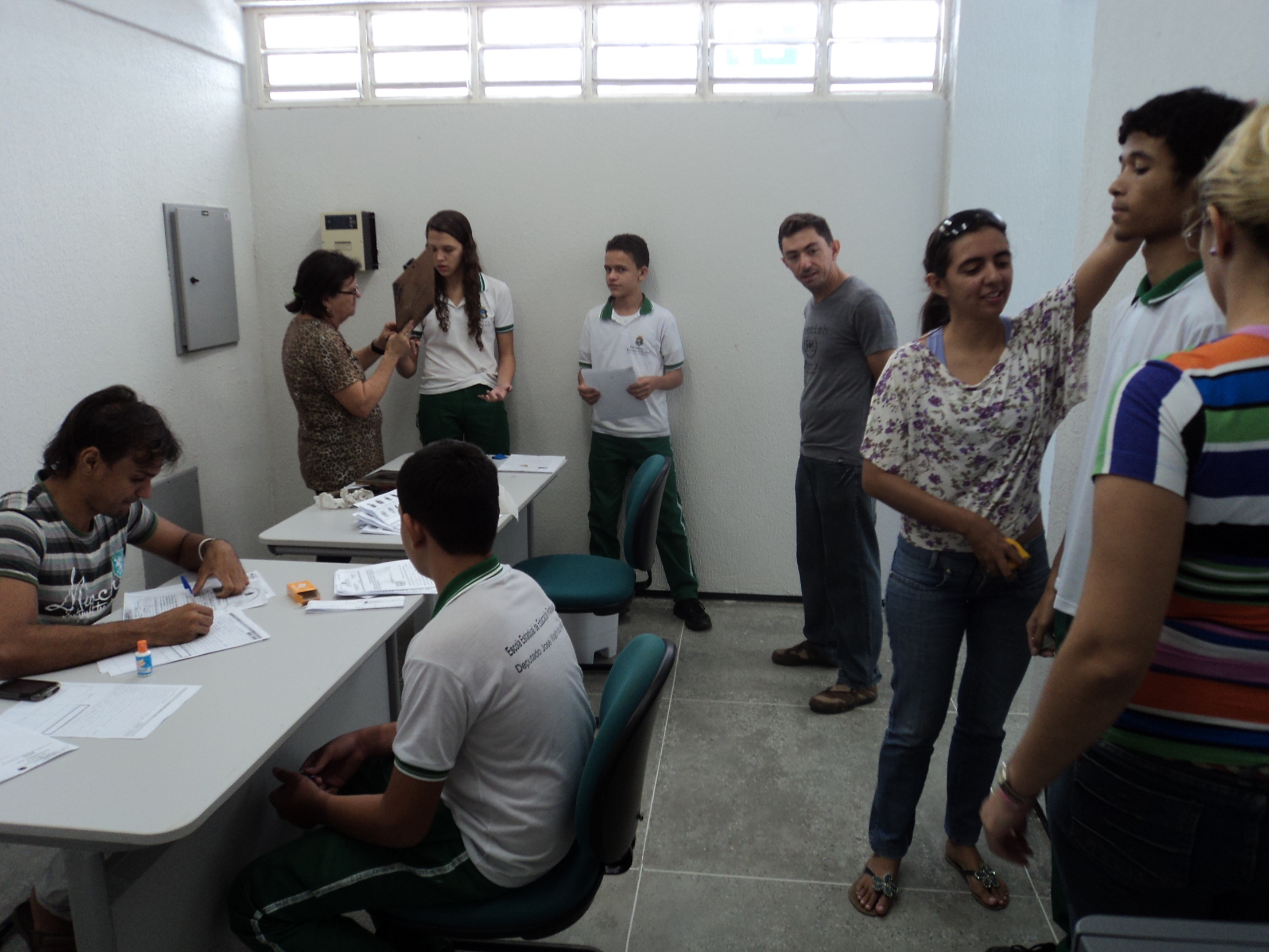 EEEP DEPUTADO JOSÉ WALFRIDO MONTEIRO EM PARCERIA COM A CASA DO CIDADÃO CONFECCIONAM CARTEIRAS DE IDENTIDADES