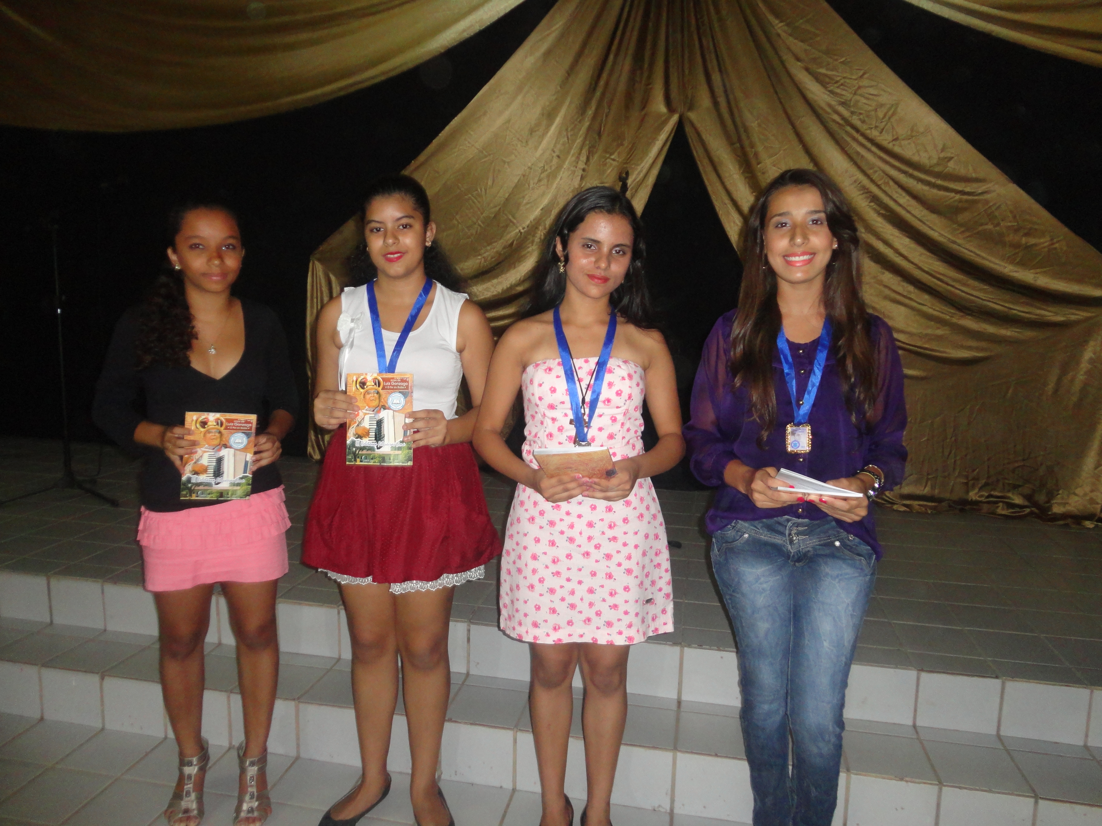 A EEFM Filgueiras Lima, situada no município de Lavras da Mangabeira, realiza o lançamento da III Coletânea de conto, poema e redação.