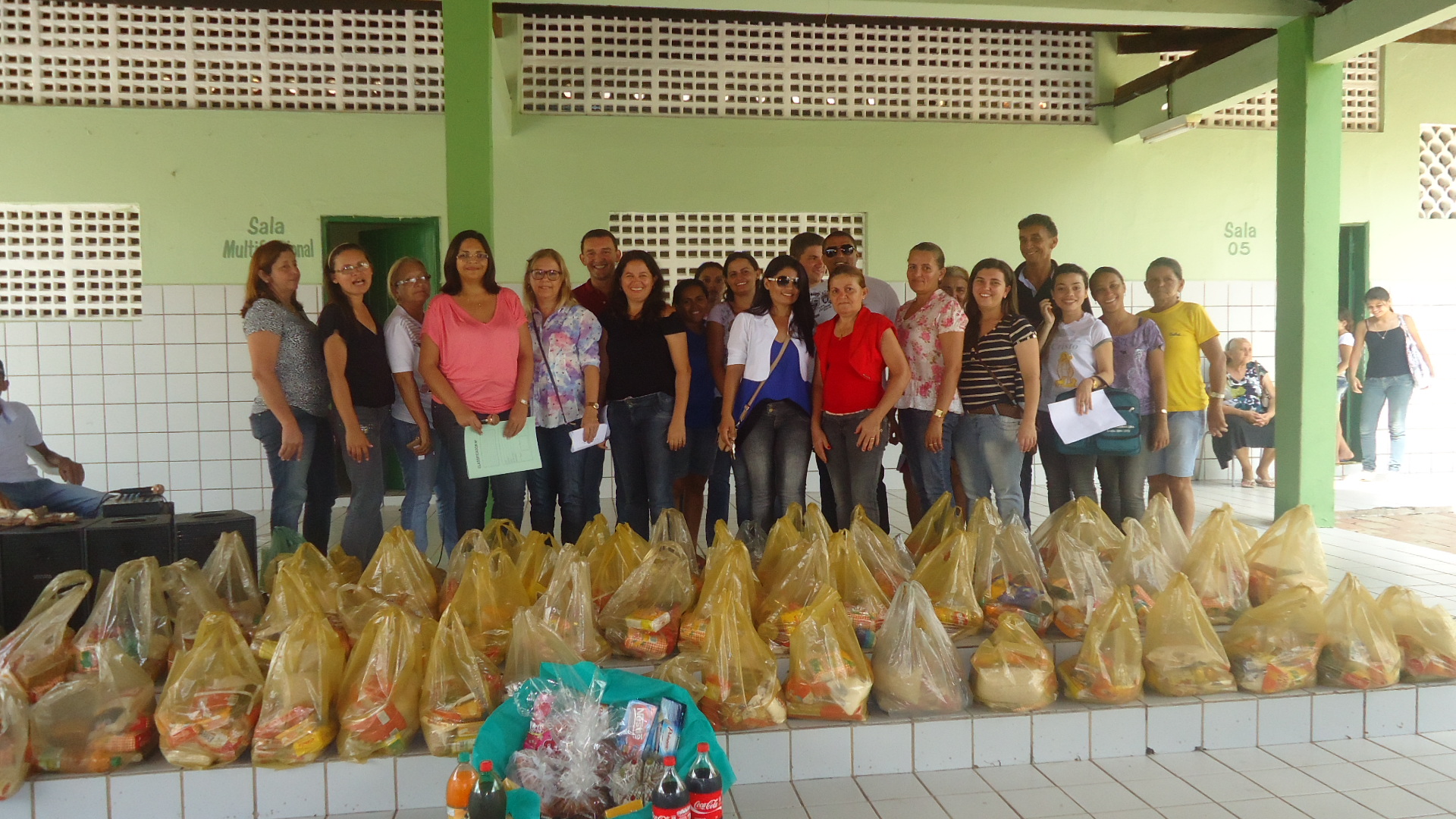 A Escola Filgueiras Lima situada no municipio de Lavras da Mangabeira e pertencente a Crede 17 realizou no último dia 27 de abril, o Projeto “Páscoa sem Fome”