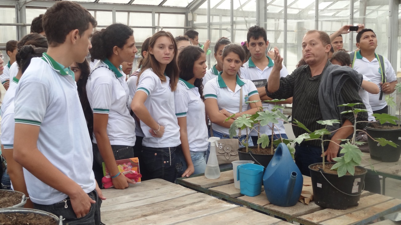 Alunos do Curso Técnico em Agronegócio da EEEP de Icó, realizam Visita Técnica na Embrapa Algodão em Campina Grande-PB.