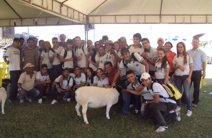 os alunos do 2º Ano do Curso Técnico em Agropecuária da EEEP Professor Gustavo Augusto Lima – Lavras da Mangabeira-CE foram à 50ª ExpoIguatu para uma Visita Técnica